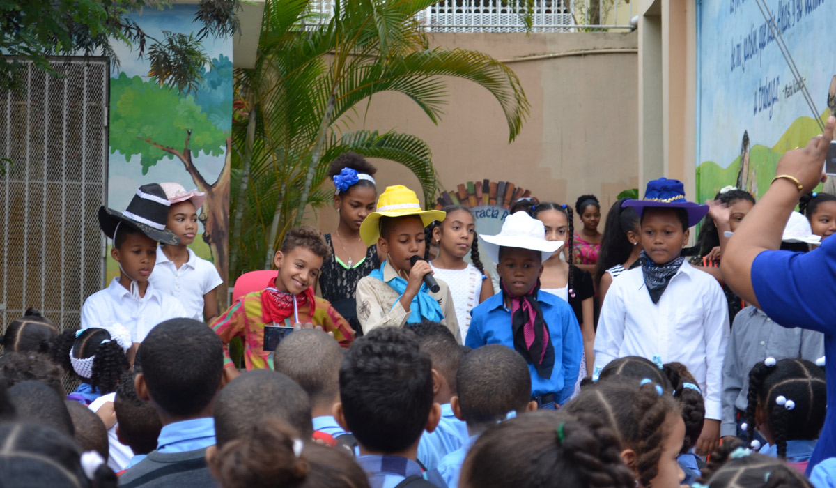 Dominican school children